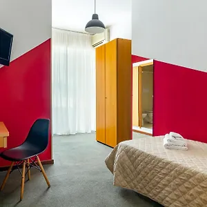 Hostel Uniho, Pawia