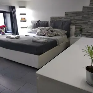 Casa Di Carlo E Vale Aeroporto di Catania Fontana Rossa